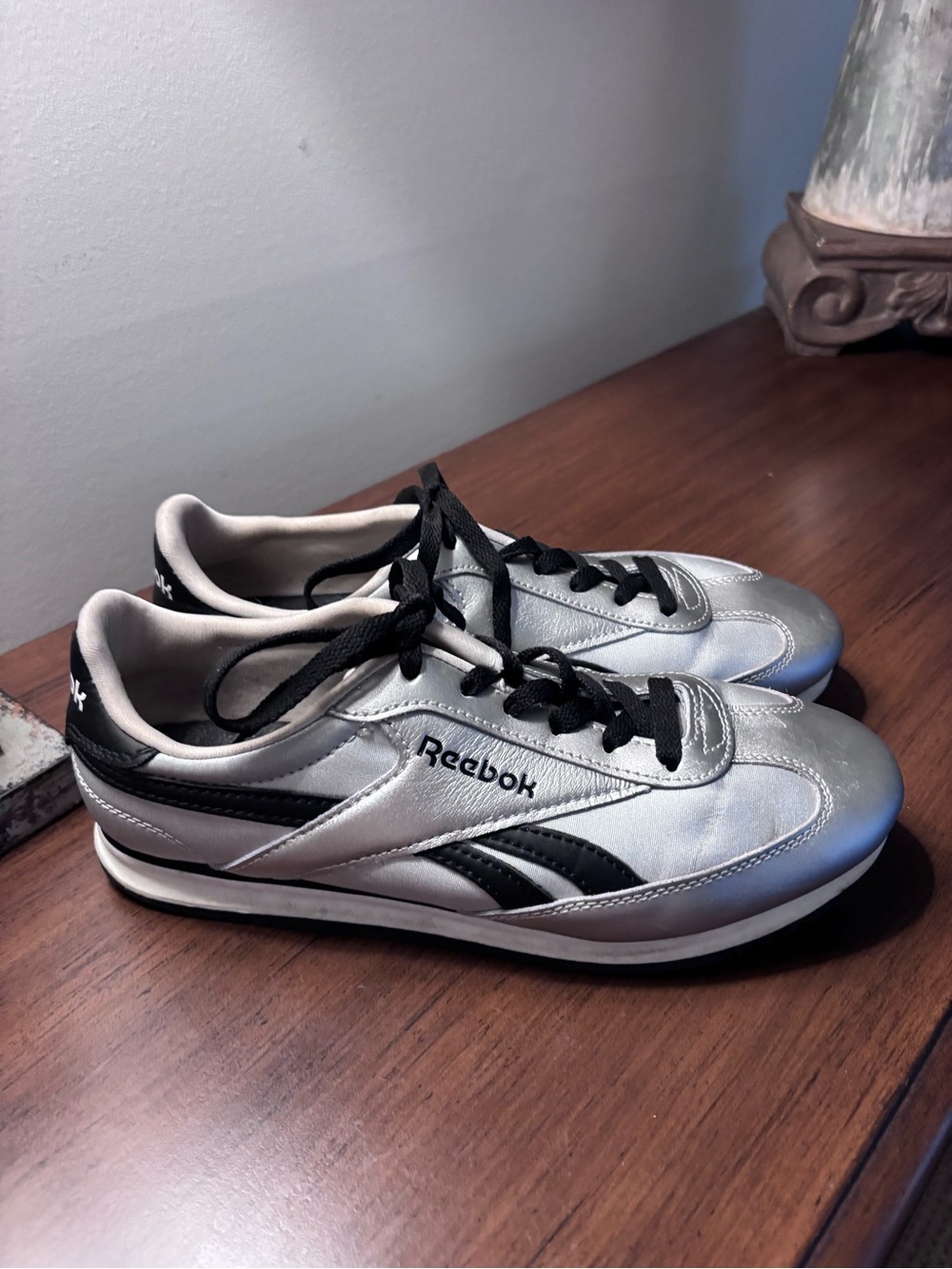 Y2K Women’s Silver and Black Reebok Retro Athletic Running StreetwearShoes Sz 9